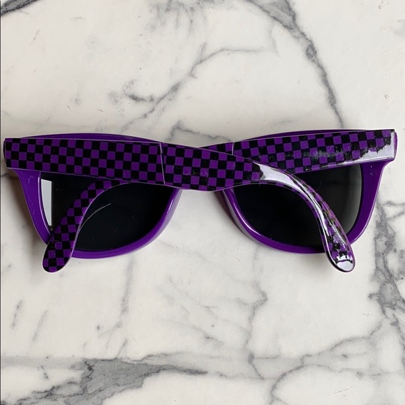 Foldable, Compact, On The Go Sunglasses - Picture 4 of 10